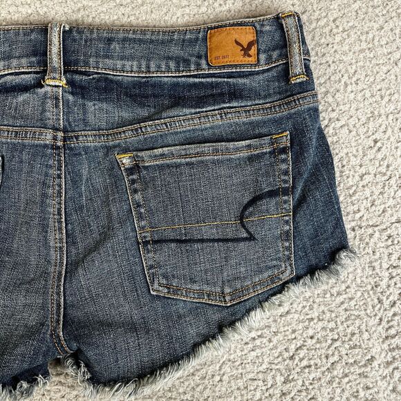 American Eagle Shorts Women 6 Denim Embroidered Roses Cut Off High Rise Bootie - Picture 8 of 12